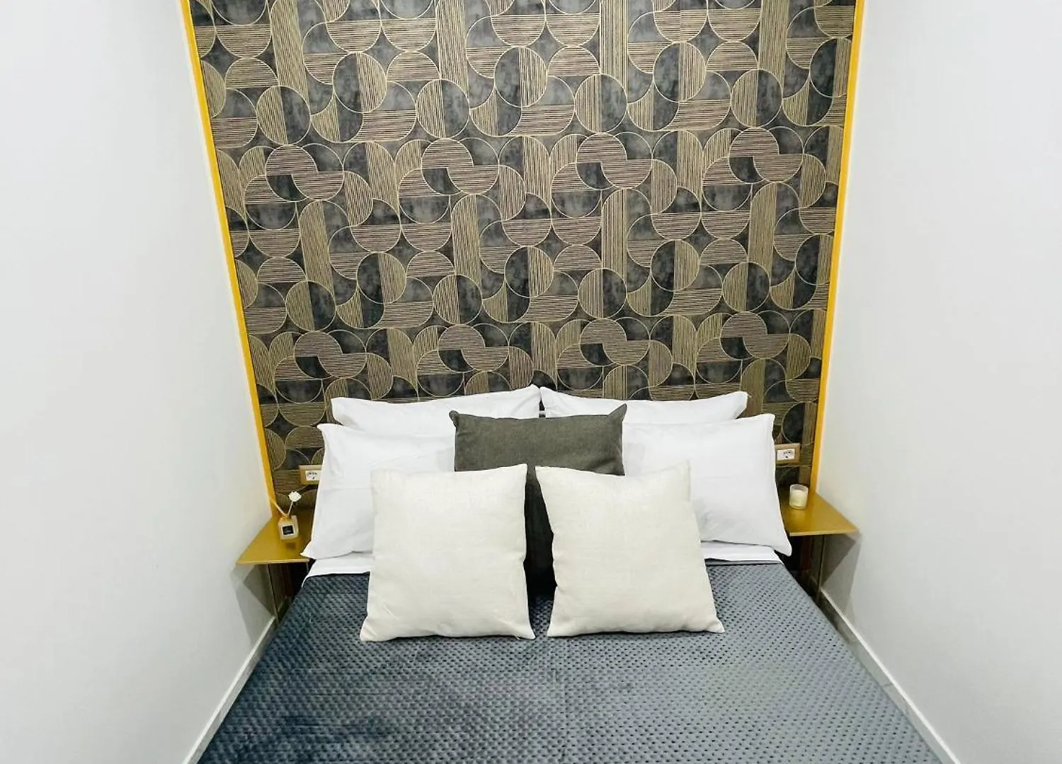 נאפולי Frank Anthony Home